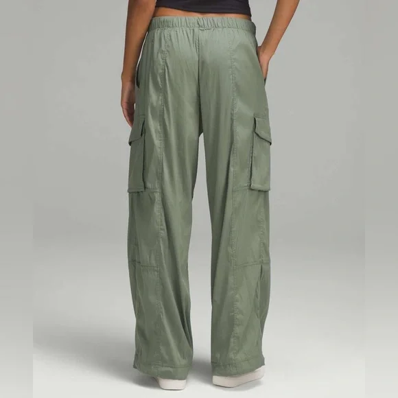 Lululemon✨LIKE NEW✨Lightweight Adjustable Mid-Rise Cargo Pant✨Grey Eucalyptus✨L - Picture 5 of 9